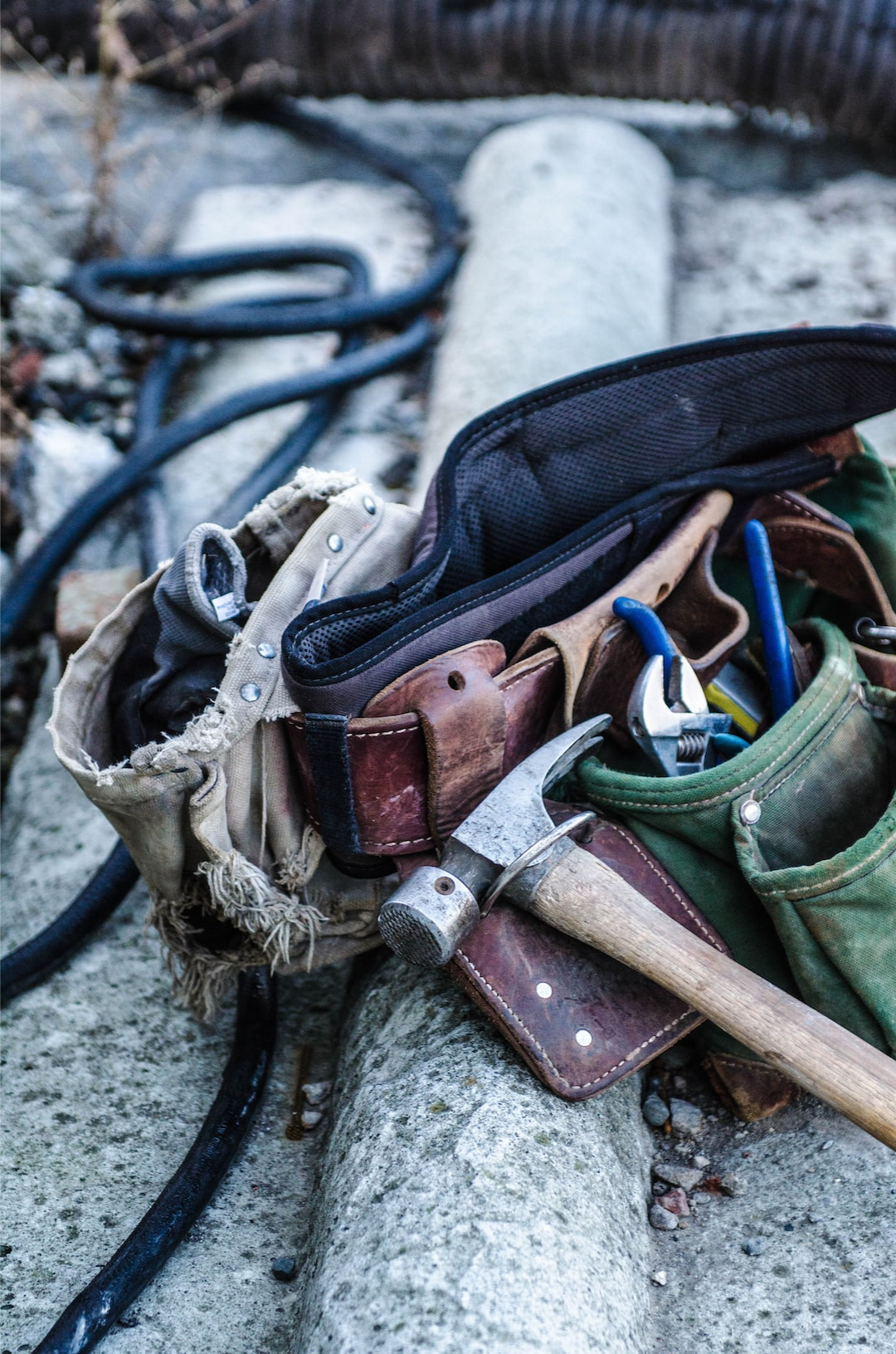 Facility technician toolbelt with tools